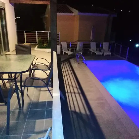 George Sunrise Willa *